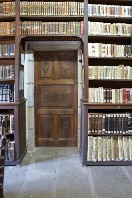 ホテル Hospederia Monasterio De ポイオ エクステリア 写真